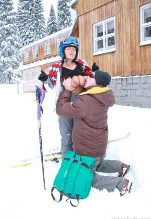 Молодая грудастая ора Фото 5